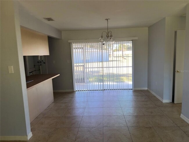 Building Photo - 327 Dundee Dr