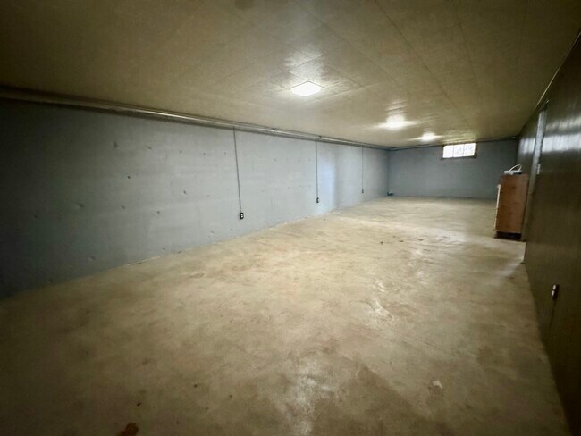 Building Photo - 6809 IL-71