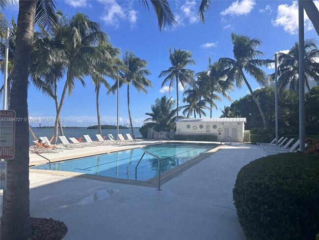 Building Photo - 650 NE 64th St