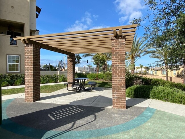 Building Photo - 3 bed, 3.5bath wihtin The Pacific Ridge Community in Oceanside