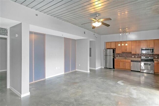 Building Photo - 620 Glen Iris Dr NE