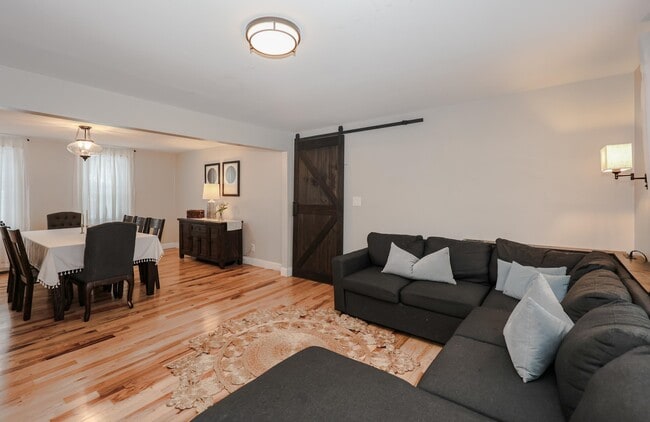 Building Photo - 395 Critchett Rd