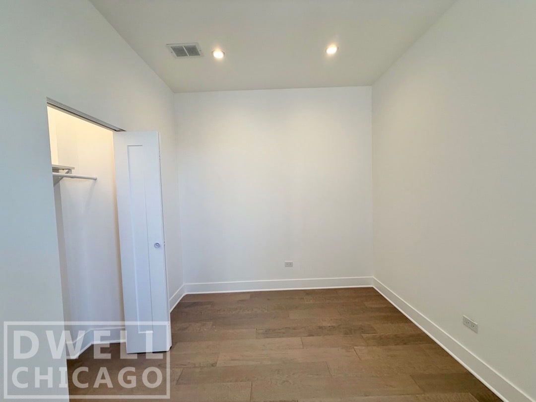 Building Photo - 1236 W Hubbard St