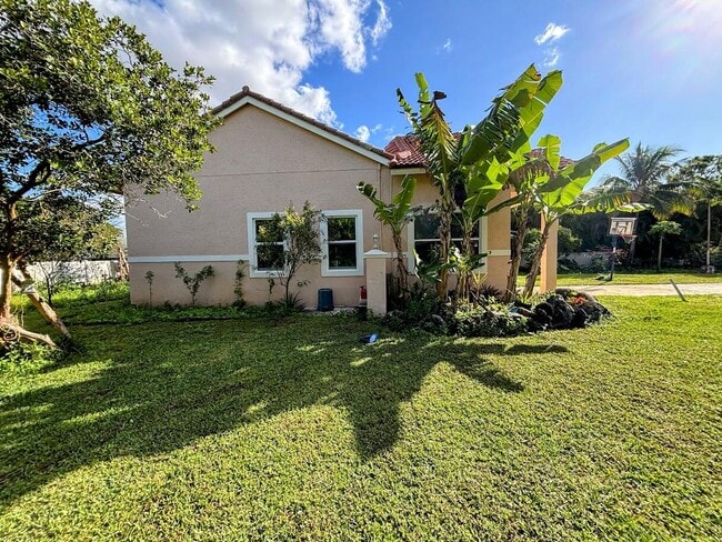 Building Photo - 14715 82nd Ln N