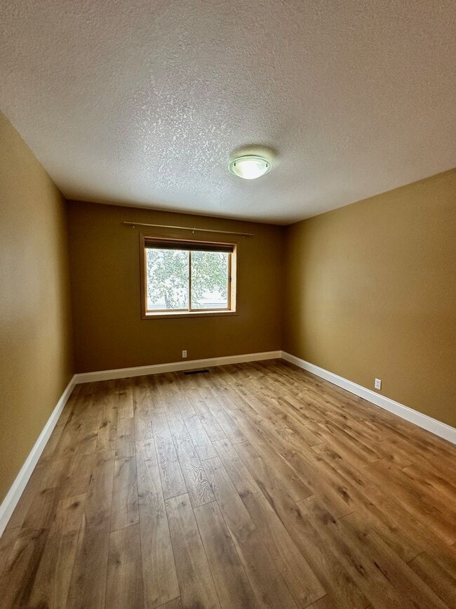 Building Photo - Lovely 3 Bedroom 2 Bath home in great location