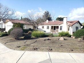 Building Photo - Charming Single Story 3 Bedroom 2 Bath Ava...