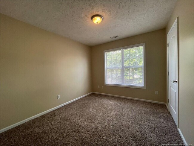 Building Photo - 5234 Woodpecker Dr