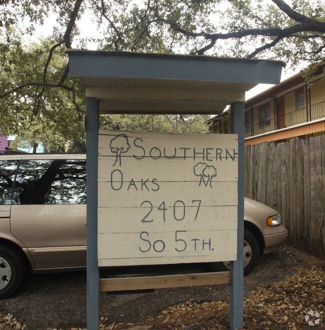 Building Photo - Southern Oaks