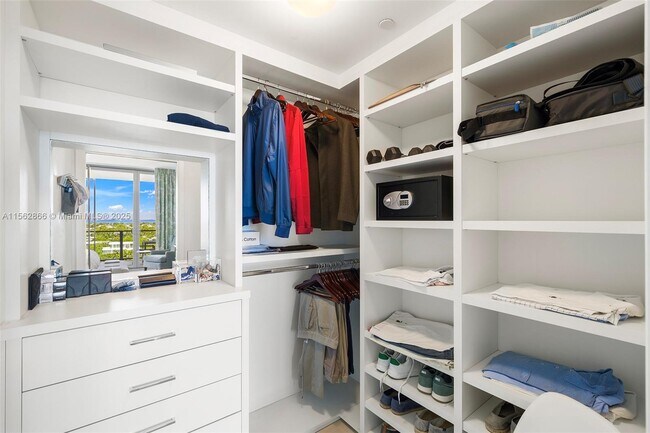 Building Photo - 360 Ocean Dr