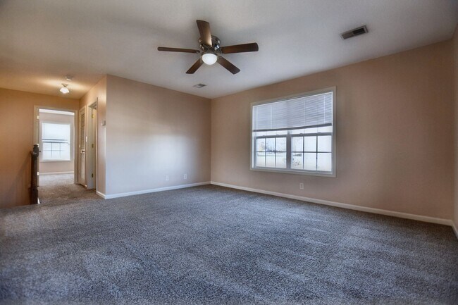 Building Photo - Pet Friendly Three Bedroom with Bonus!