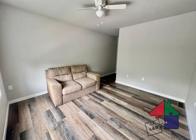 Building Photo - Room to Relax: 3BR/2.5BA Townhome in Milton