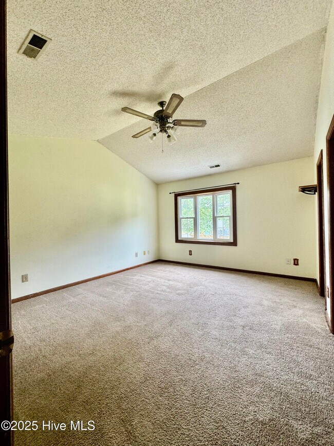 Building Photo - 1001 Pintail Ct