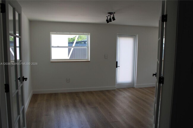 Building Photo - 3827 SW 88th Ct