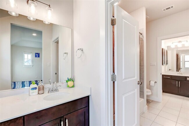 Building Photo - 212 Charbono St