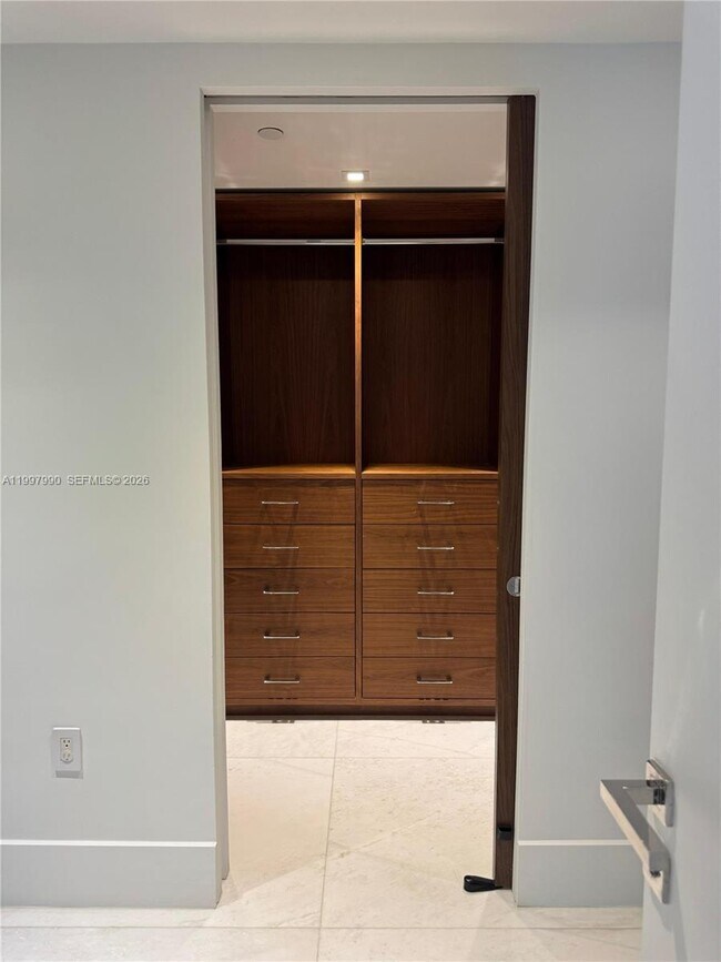 Building Photo - 17121 Collins Ave