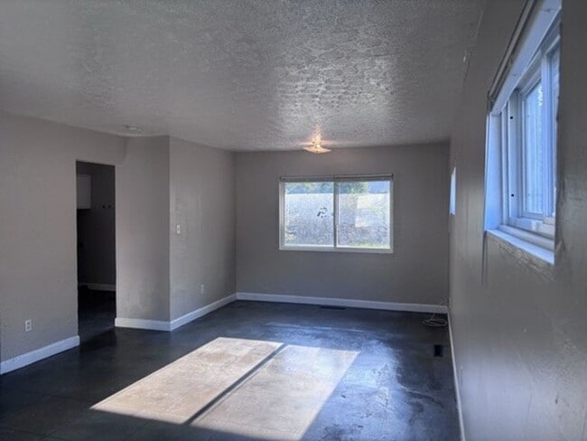 Building Photo - 2377 Hanna Dr