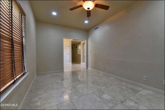 Building Photo - 6732 Pearl Ridge Dr