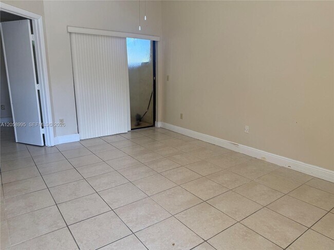 Building Photo - 9843 SW 138th Ave