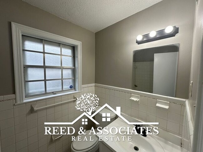 Building Photo - Charming Raleigh Home