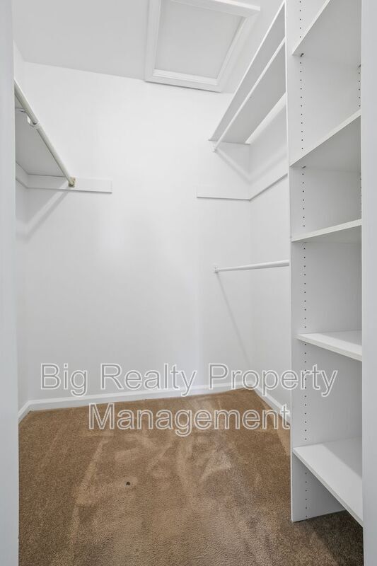 Building Photo - 1116 Foxmeadow Dr