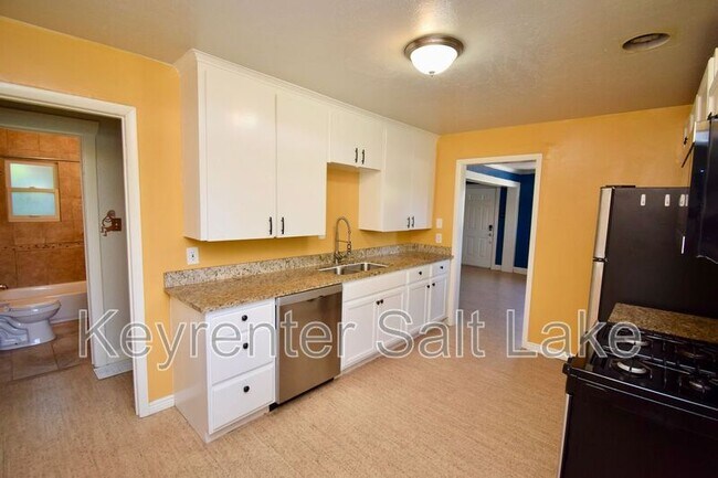 Building Photo - 21 Hartwell Ave