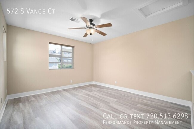 Building Photo - 572 S Vance St