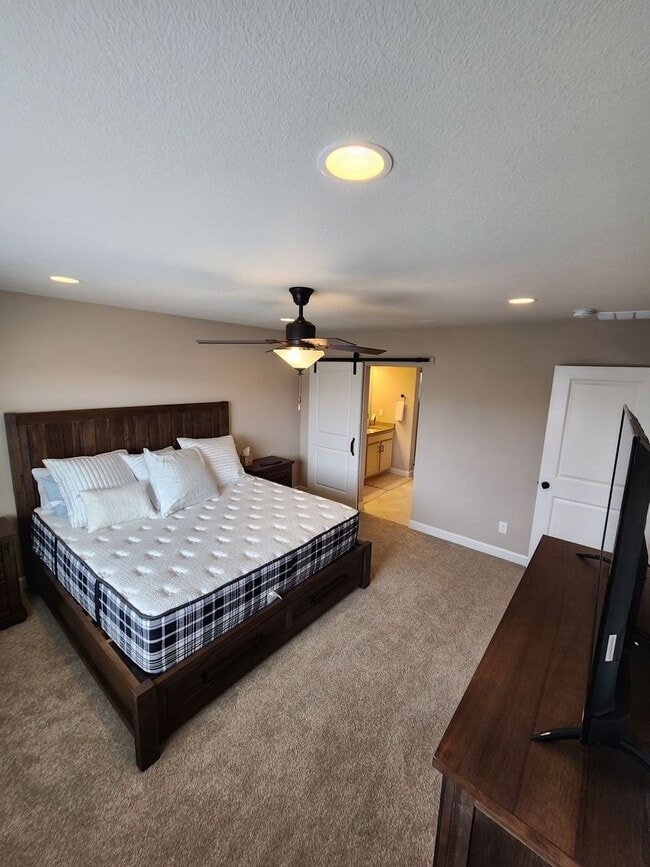 Building Photo - Stunning 4-Bed, 3-Bath Home with Modern Up...