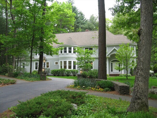 Building Photo - 41 Carriage Way
