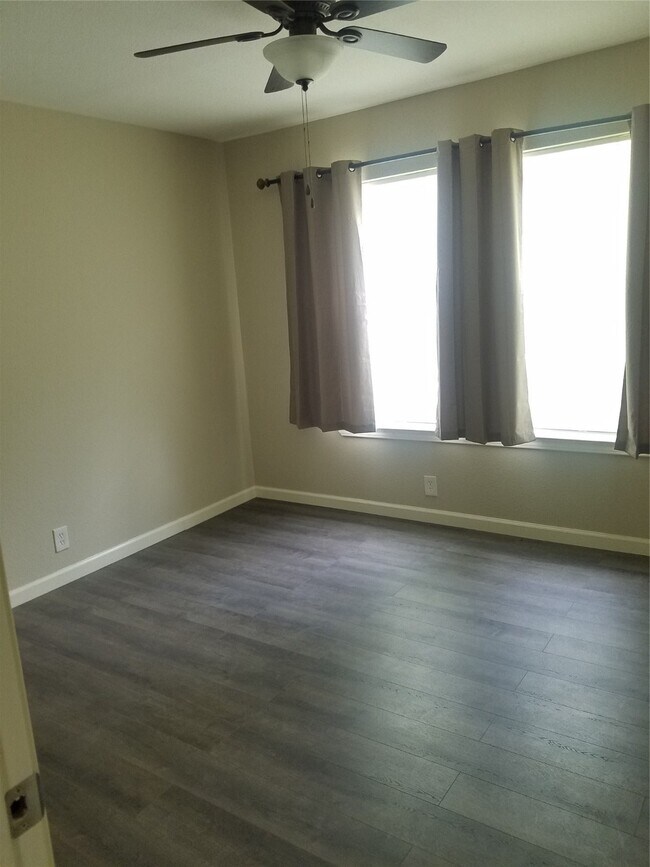 Building Photo - 12933 Barcus Ln