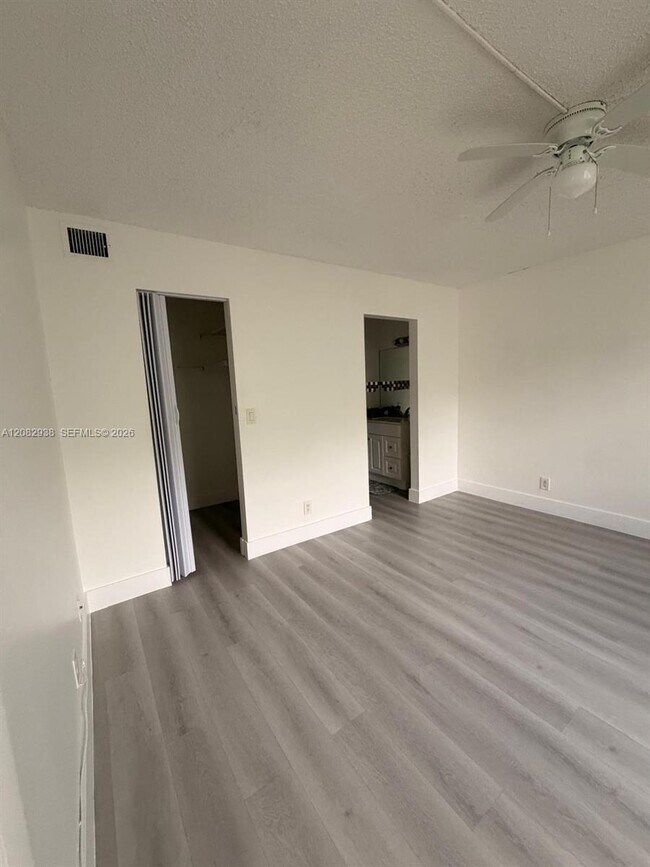 Building Photo - 6575 W Oakland Park Blvd