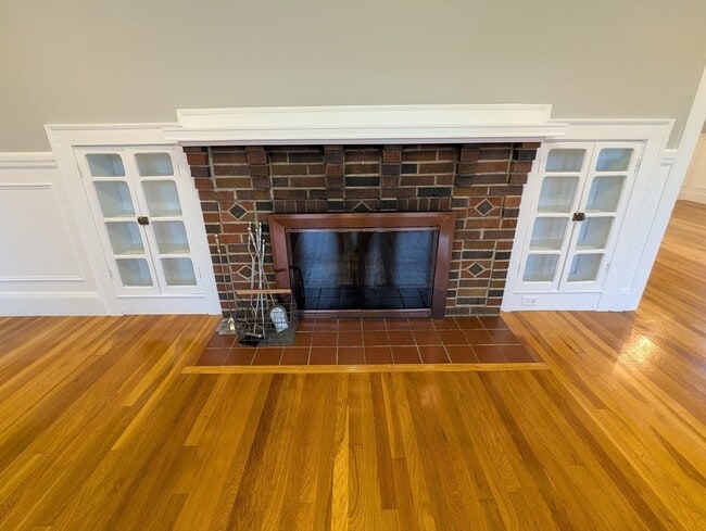 Building Photo - 185 Mystic St