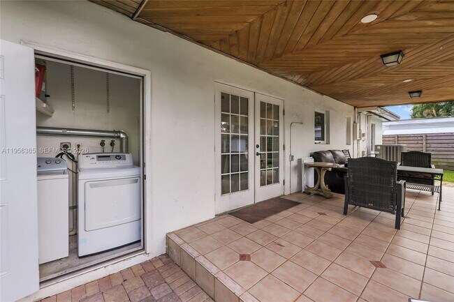 Building Photo - 3614 SW 58th Ave