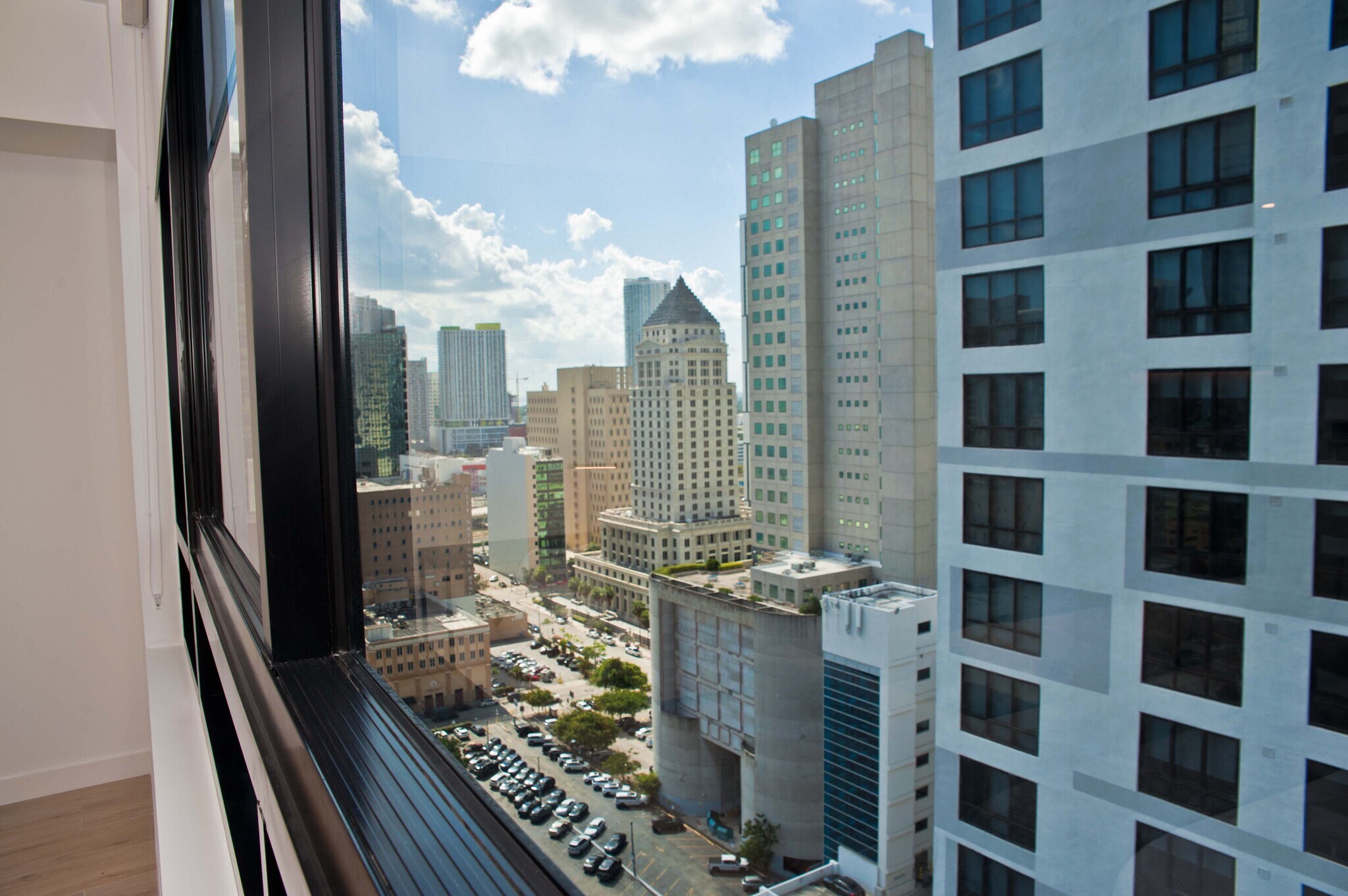 Building Photo - 225 N Miami Ave