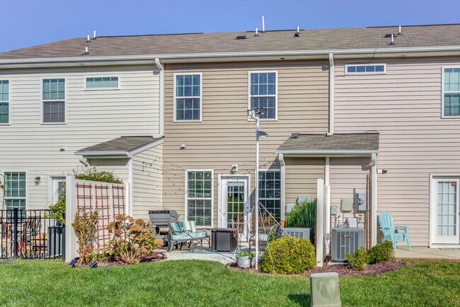 Building Photo - Luxury Townhome for rent!