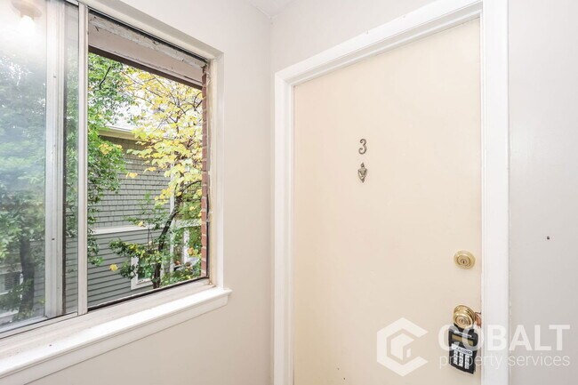 Building Photo - 905 Greenwood Ave NE