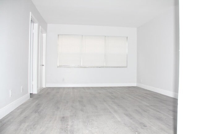 Building Photo - 230 Lake Frances Dr