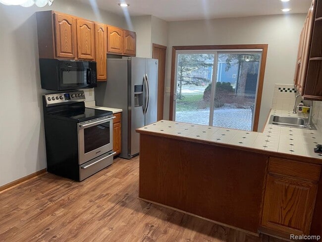 Building Photo - 239 Oxford Lake Dr