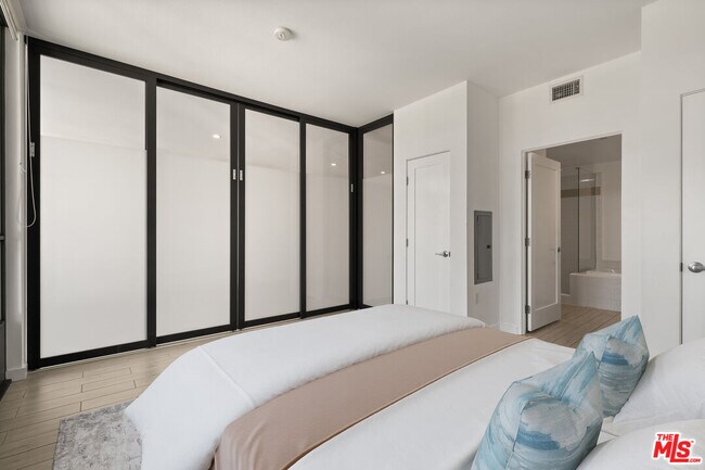 Building Photo - 13045 Pacific Promenade