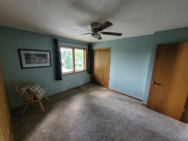 Building Photo - 1121 Spring Hill Rd