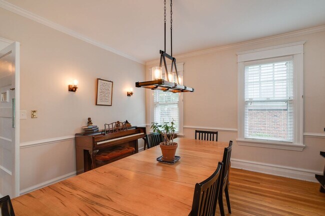 Building Photo - West Ghent