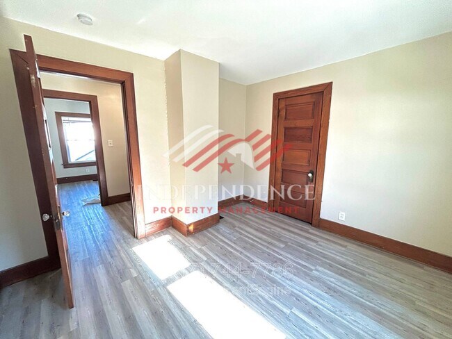 Building Photo - 2806 S Smithville Rd