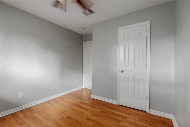 Building Photo - 1935 Barnsley Ln