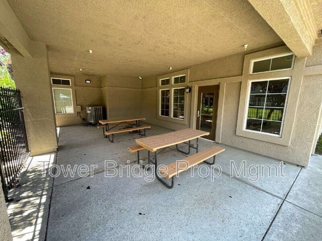 Building Photo - 4200 E Commerce Way
