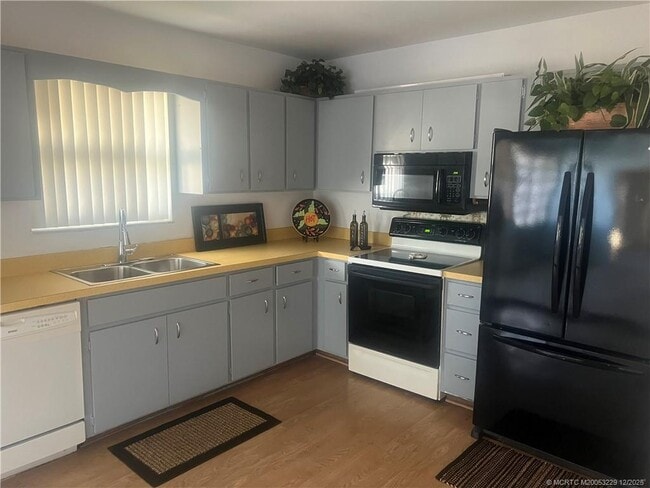 Building Photo - 1467 SE Andrews St