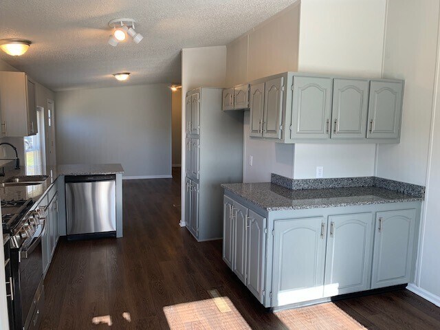 Building Photo - 4127 S Post Rd