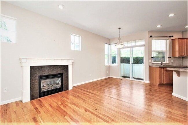 Building Photo - Absolutely Charming 3-Bed 2.5-Bath Home wi...