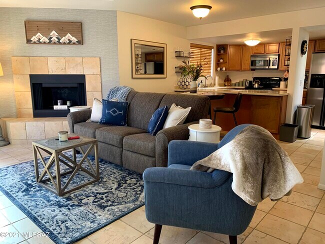 Building Photo - 5051 N Sabino Canyon Rd