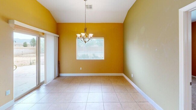 Building Photo - Spacious 4-Bed/3-Bath in Alamogordo, NM