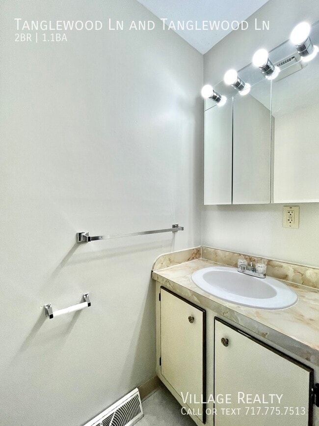 Building Photo - 442 Tanglewood Ln