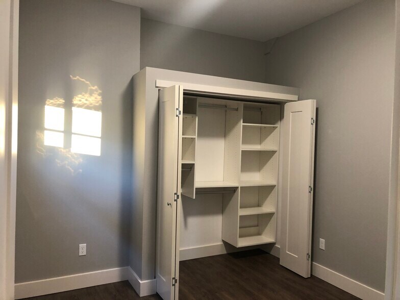 Bedroom 2 - Closet - 411 N L St
